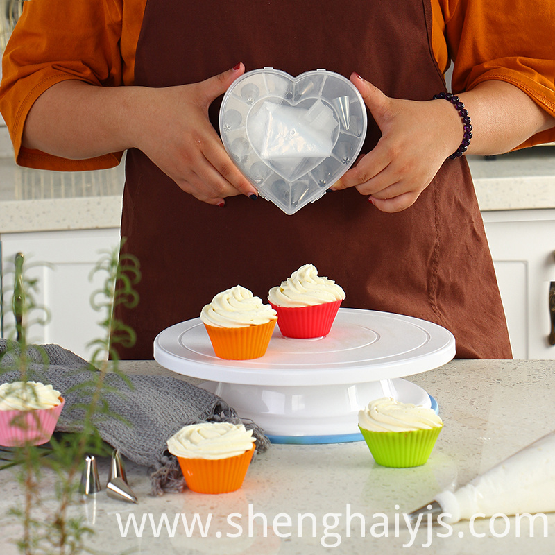 Cake Decorating set with heart shape plastic box Cake Decorating set with heart shape plastic box